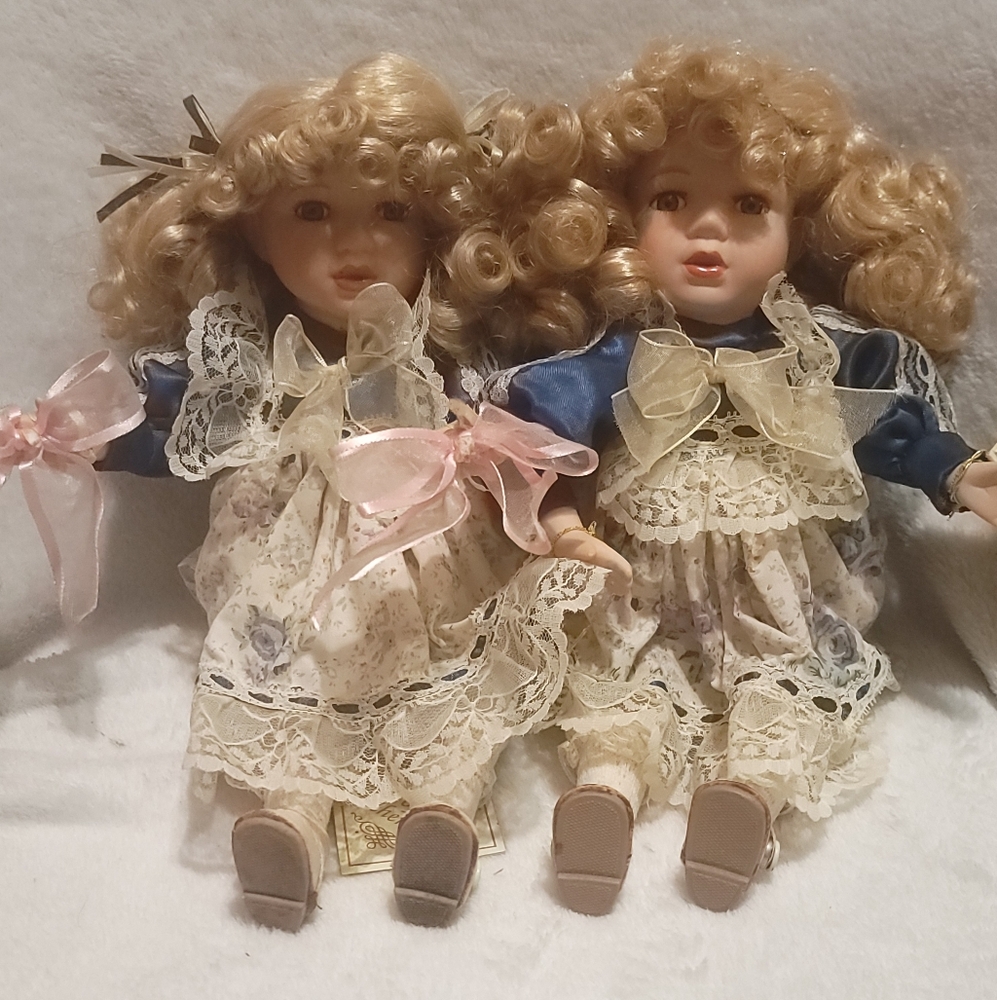 Pair of Collector's Choice Vintage Animated Musical Identical Dolls